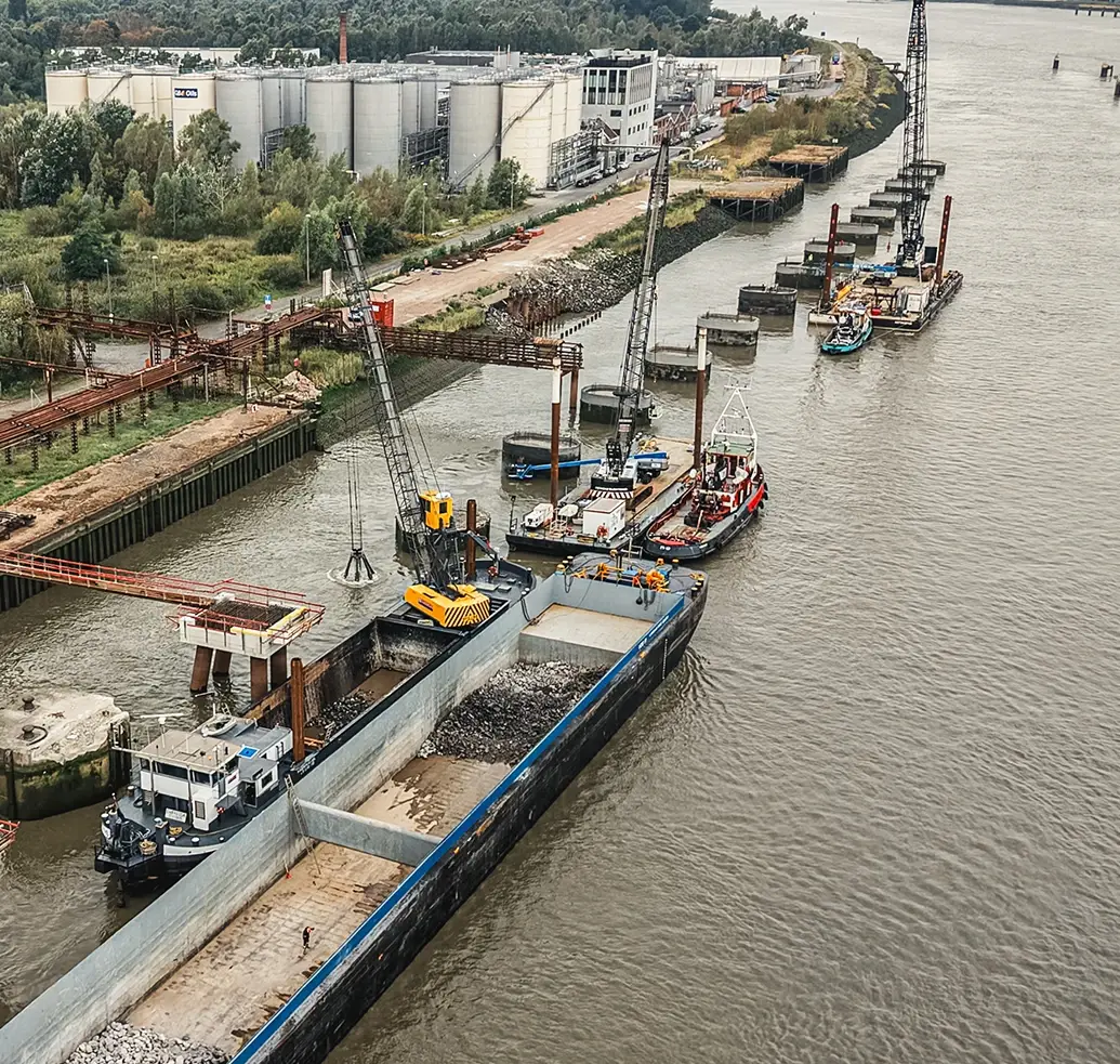 Pontons en bakken A.J. Van Vliet